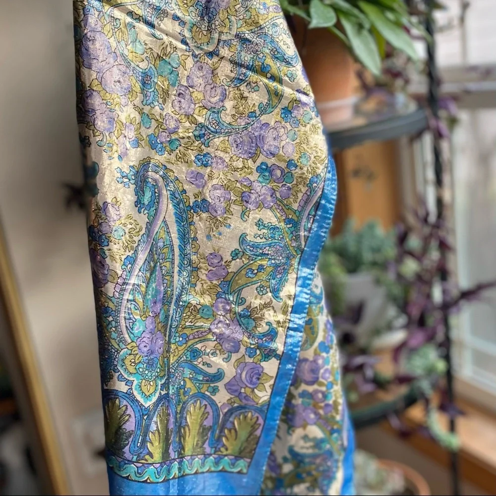 SOLD 🍾 Vntg Oscar de la Renta Metallic Gold Lame Paisley Scarf - Picture 6 of 13